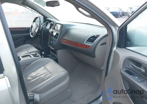 2016 Chrysler Town & Country Touring из США, поврежденный, VIN 2C4RC1BG1GR141741